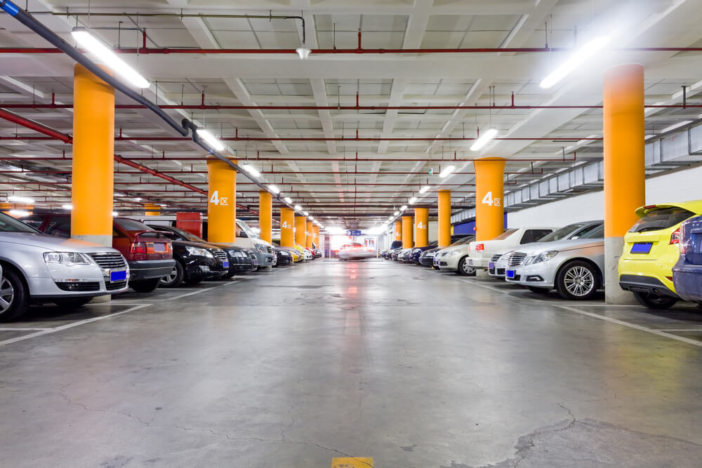 ¿Puedo bajar al garaje comunitario a mantener el coche?