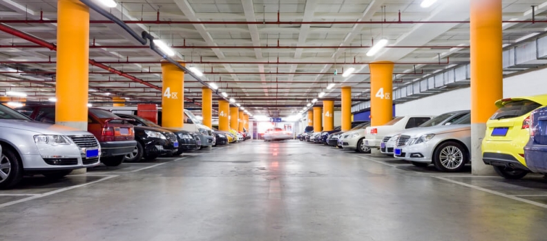 ¿Puedo bajar al garaje comunitario a mantener el coche?