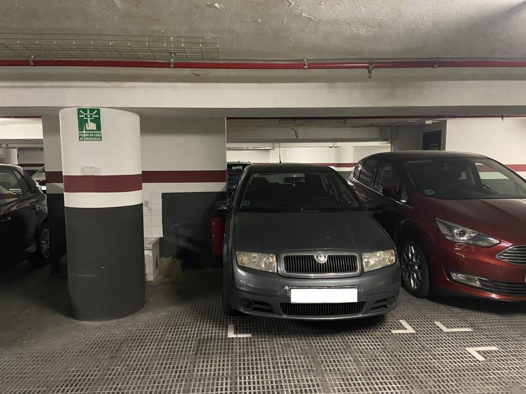 Plaza de parking en Barcelona Muntaner / Pl. Adrià