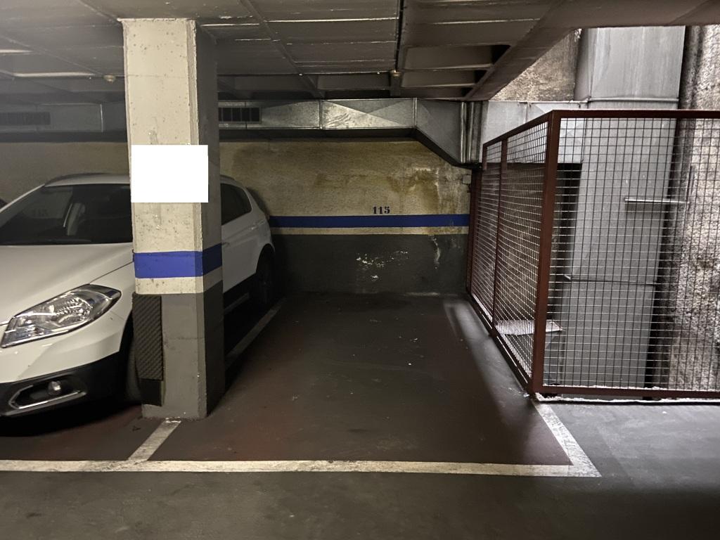 Plaza de parking en Barcelona Violant Hongria / Tenor Masini