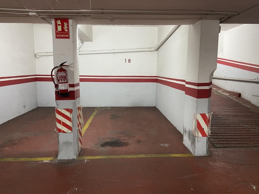 Plaza de parking en Barcelona America / del Trobador