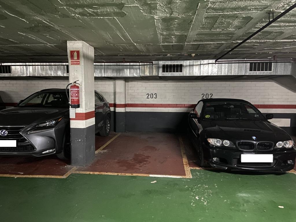 Plaza de parking en Barcelona Josep Tarradellas / Equador