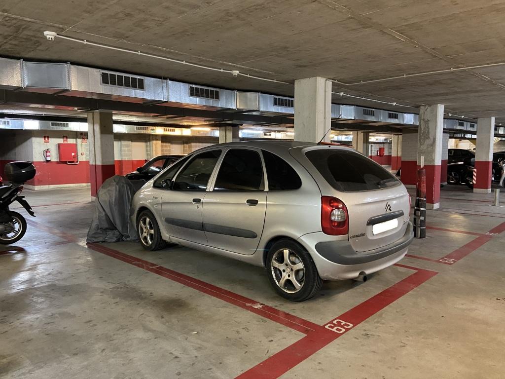 Plaza de parking en Sant Cugat del Vallès Avinguda de la Clota / Antoni Bell
