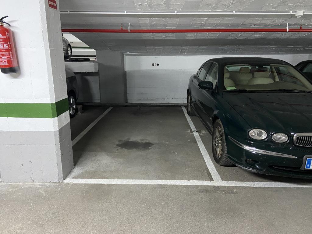 Plaza de parking en Barcelona Trav Corts / Galileu