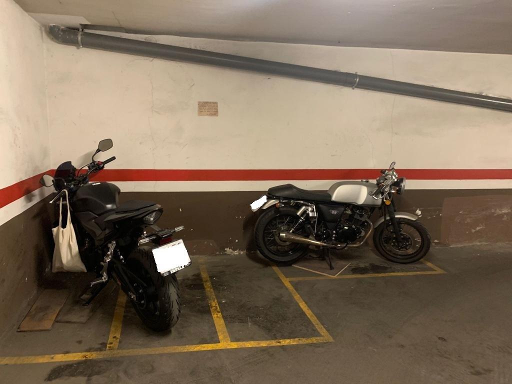 Plaza de parking en Barcelona Santjoanistes / Saragossa
