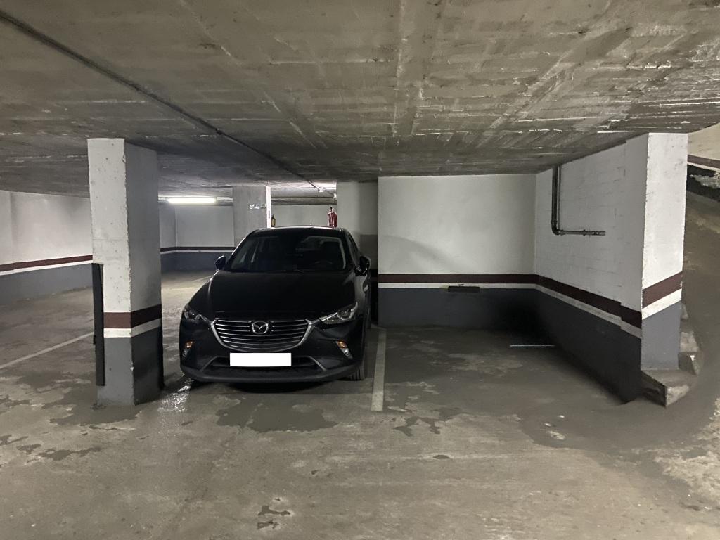Plaza de parking en Hospitalet De Llobregat en COLLBLANC  Onze De Setembre