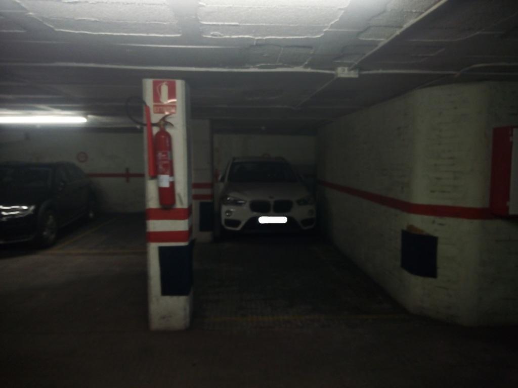 Plaza de parking en Barcelona Homer / Osona