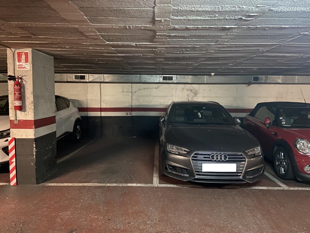 Plaza de parking en Barcelona Roger de Flor / Diputació