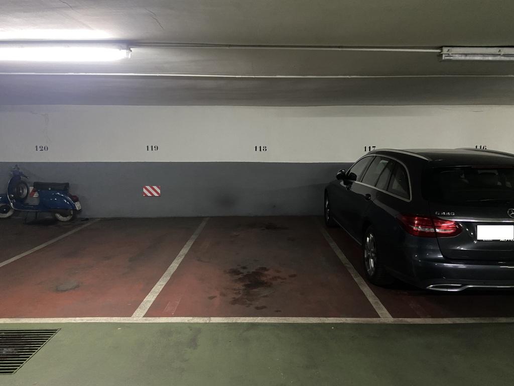 Plaza de parking en Barcelona Camps Elisis / Valencia