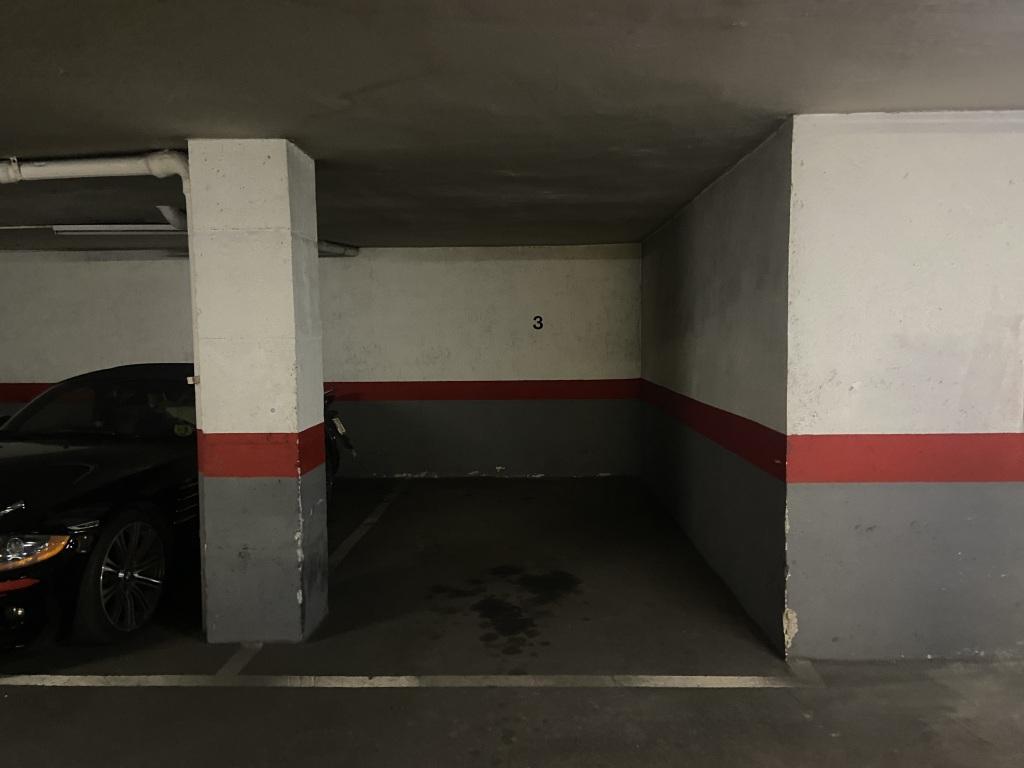 Plaza de parking en Barcelona Pstge Bocabella/ Nàpols