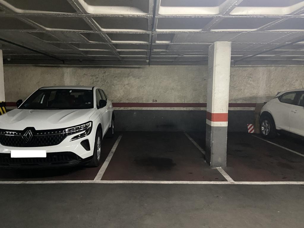 Plaza de parking en Barcelona en LES CORTS  Novell