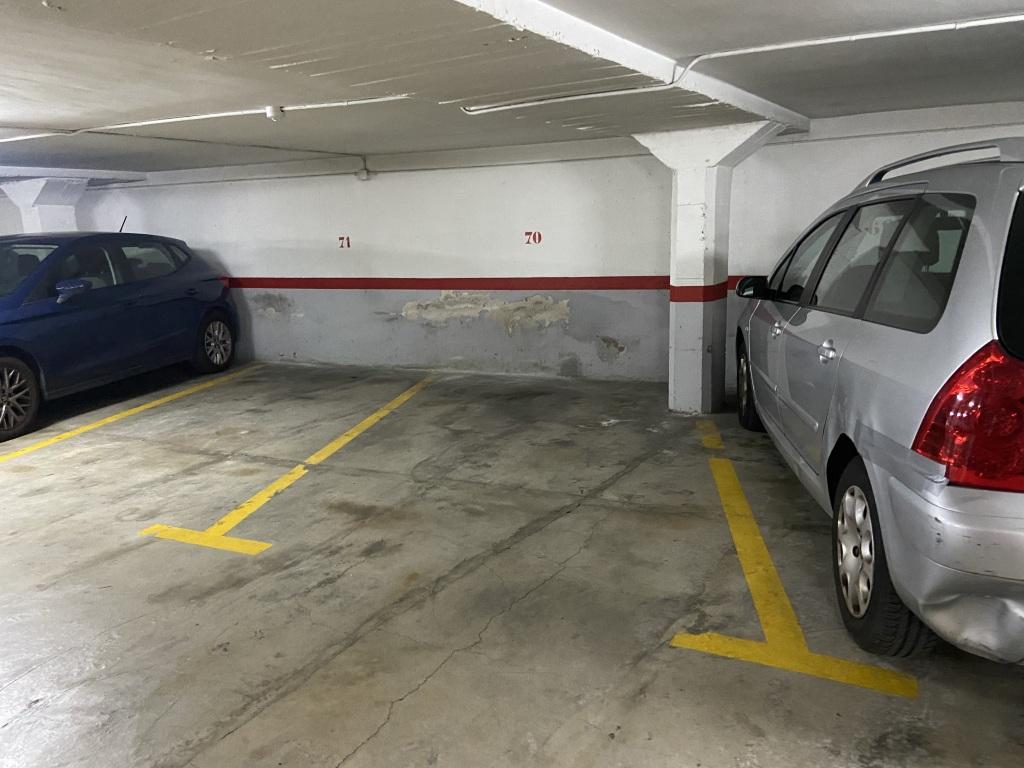 Plaza de parking en Barcelona en LES CORTS  Evarist Arnus