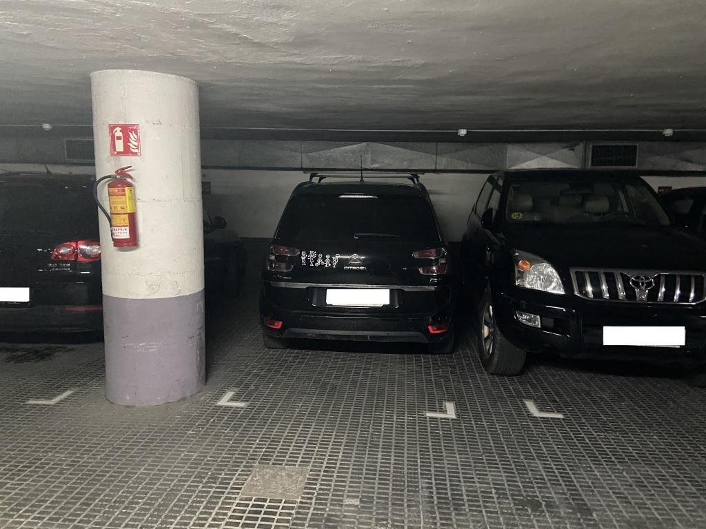 Plaza de parking en Barcelona Padua / Homer