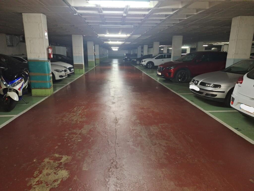 Plaza de parking en Cornella De Llobregat en ALMEDA  Av. de Sant Ildefons