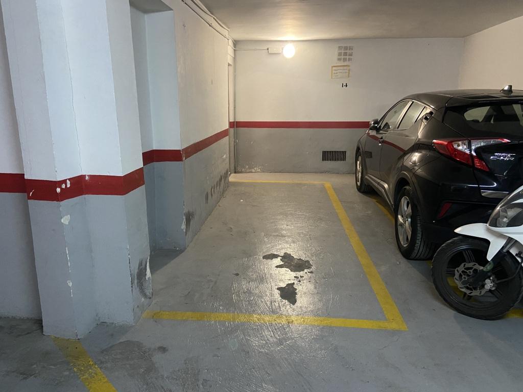 Plaza de parking en Barcelona en LES CORTS  Evarist Arnus