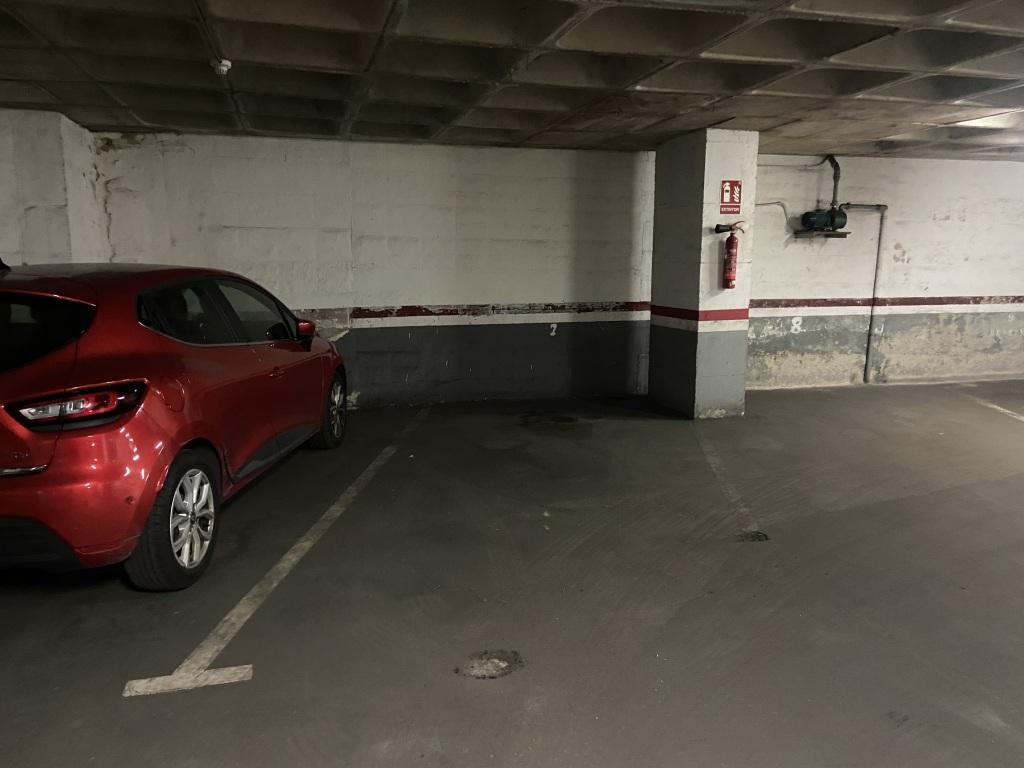 Plaza de parking en Barcelona Gran Via Carles III / Flos i Calcat