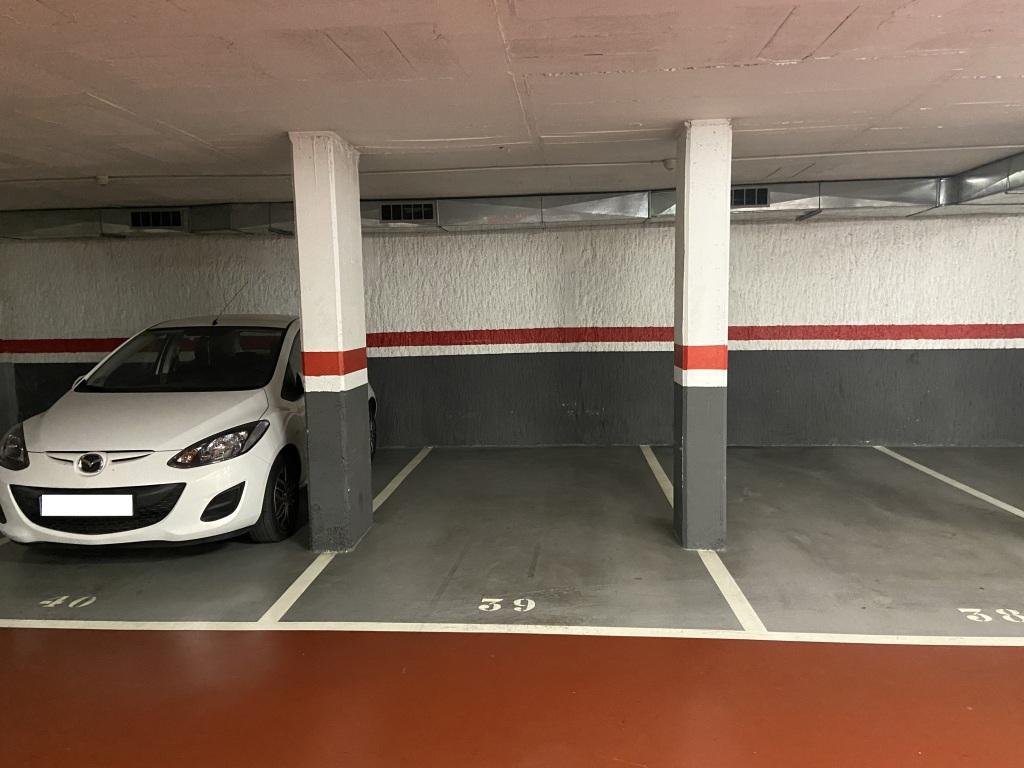 Plaza de parking en Barcelona en LES CORTS  Equador