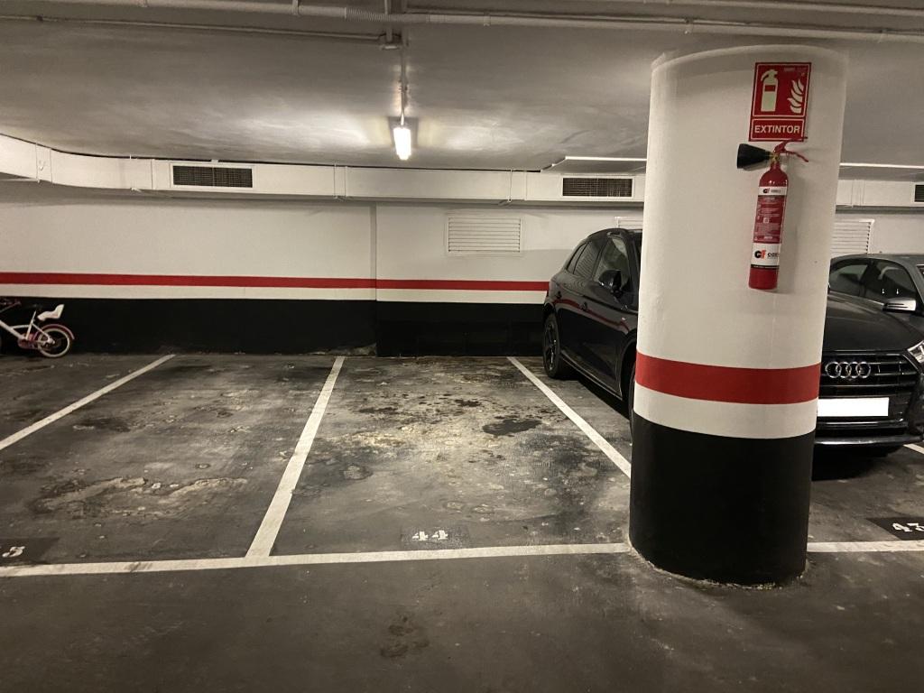 Plaza de parking en Barcelona en SANT GERVASI  Via Augusta
