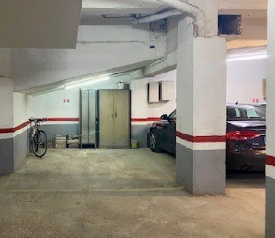 Plaza de garaje en Venta en Barcelona en LES CORTS CABALLERO