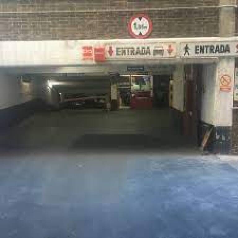 Plaza de garaje en Alquiler en Madrid en GUINDALERA calle coslada