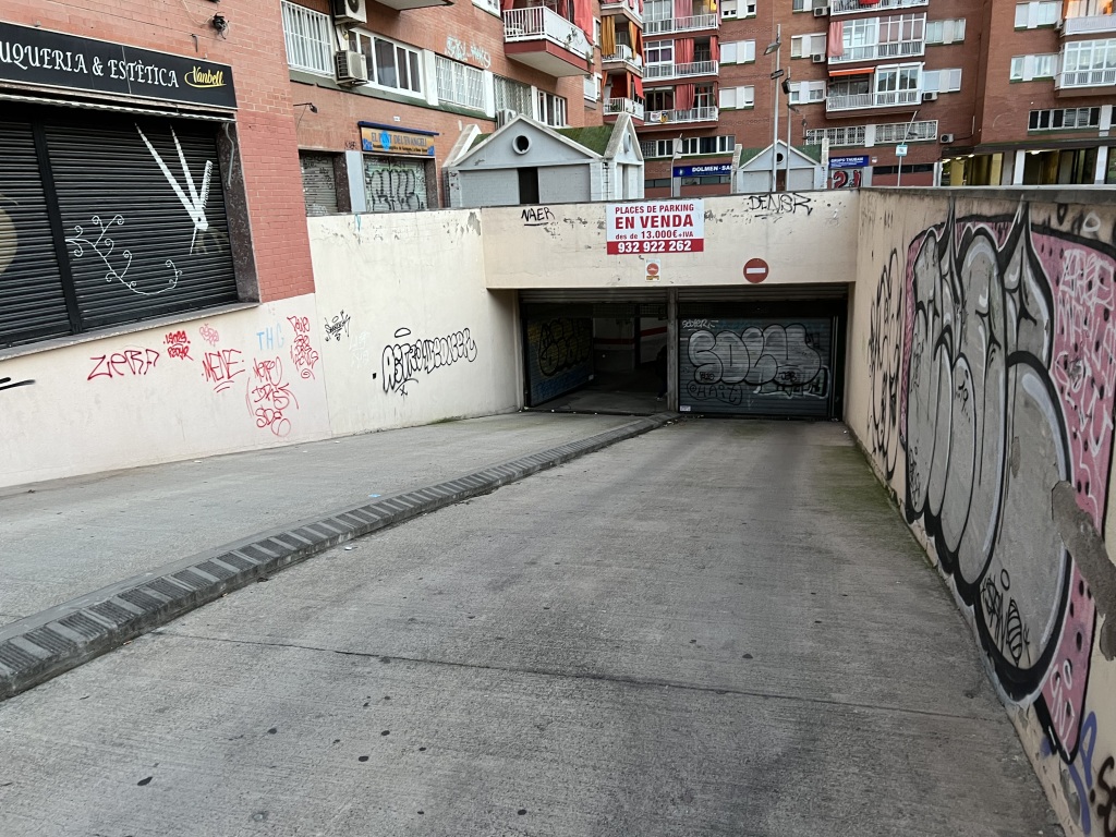 Plaza de garaje en Venta en Hospitalet De Llobregat en SANTA EULALIA Santiago Ramon Y Cajal