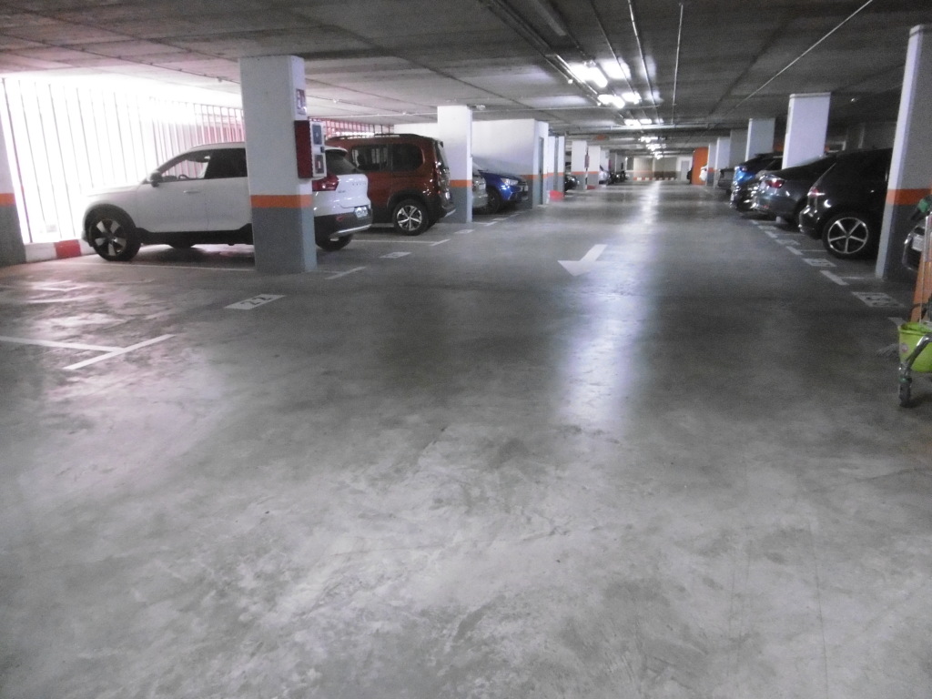Plaza de garaje en Alquiler en Valencia en PATRAIX Av. Tres Forques,