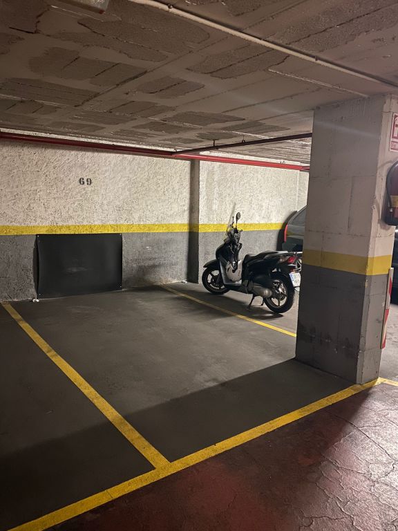 Plaza de garaje en Venta en Barcelona en LES CORTS Calle Benavent