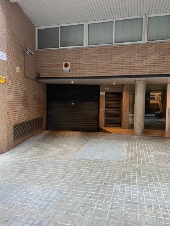 Plaza de garaje en Alquiler en Barcelona en LES CORTS carrer Berguedà