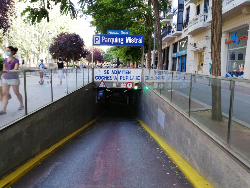 Plaza de garaje en Alquiler en Barcelona en SANT ANTONI Avenida Mistral